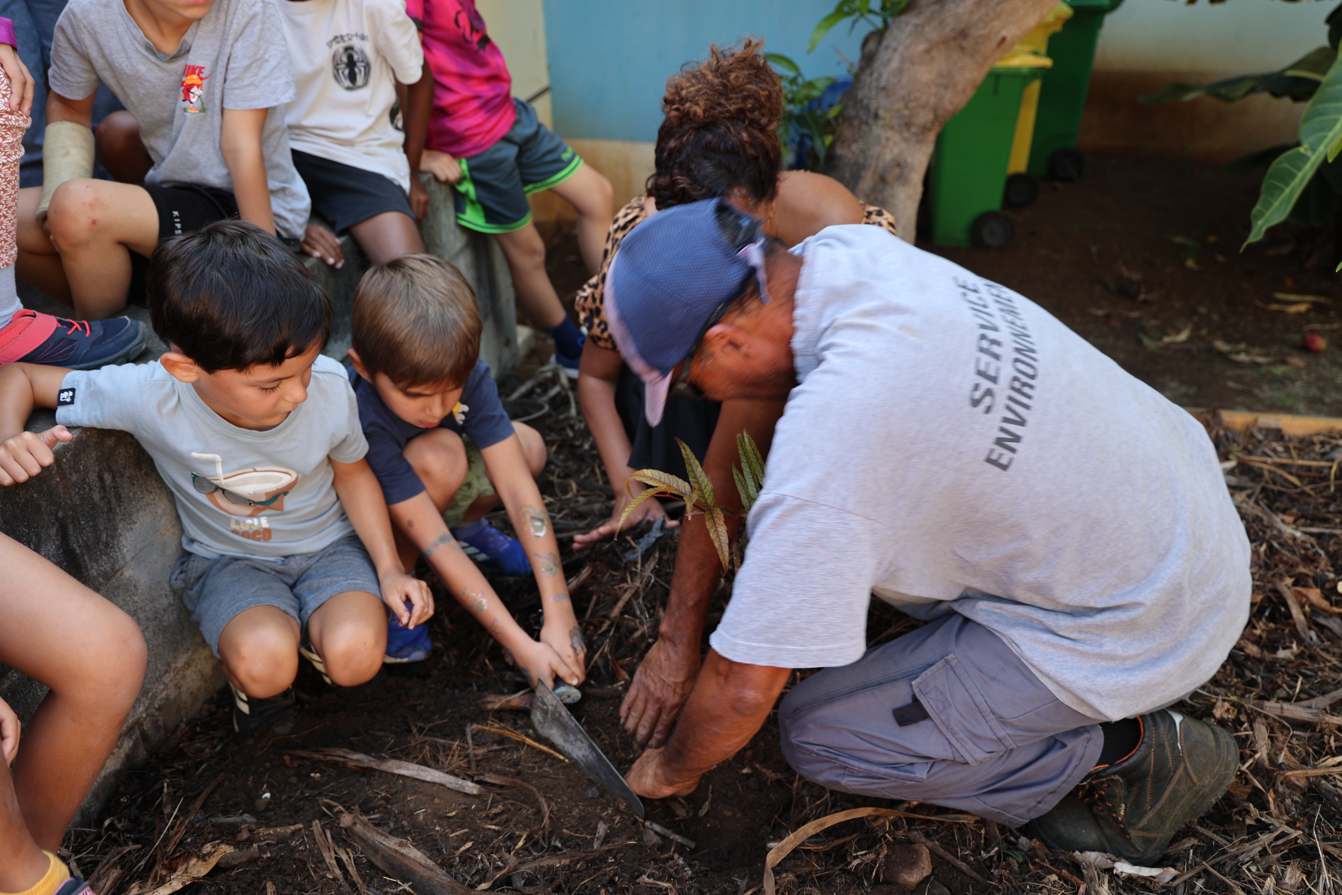 Atelier plantation avec le service environnement 